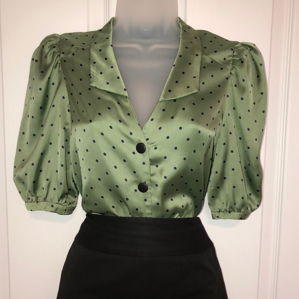SOLD/ No longer available —- NWT ZARA Blouse